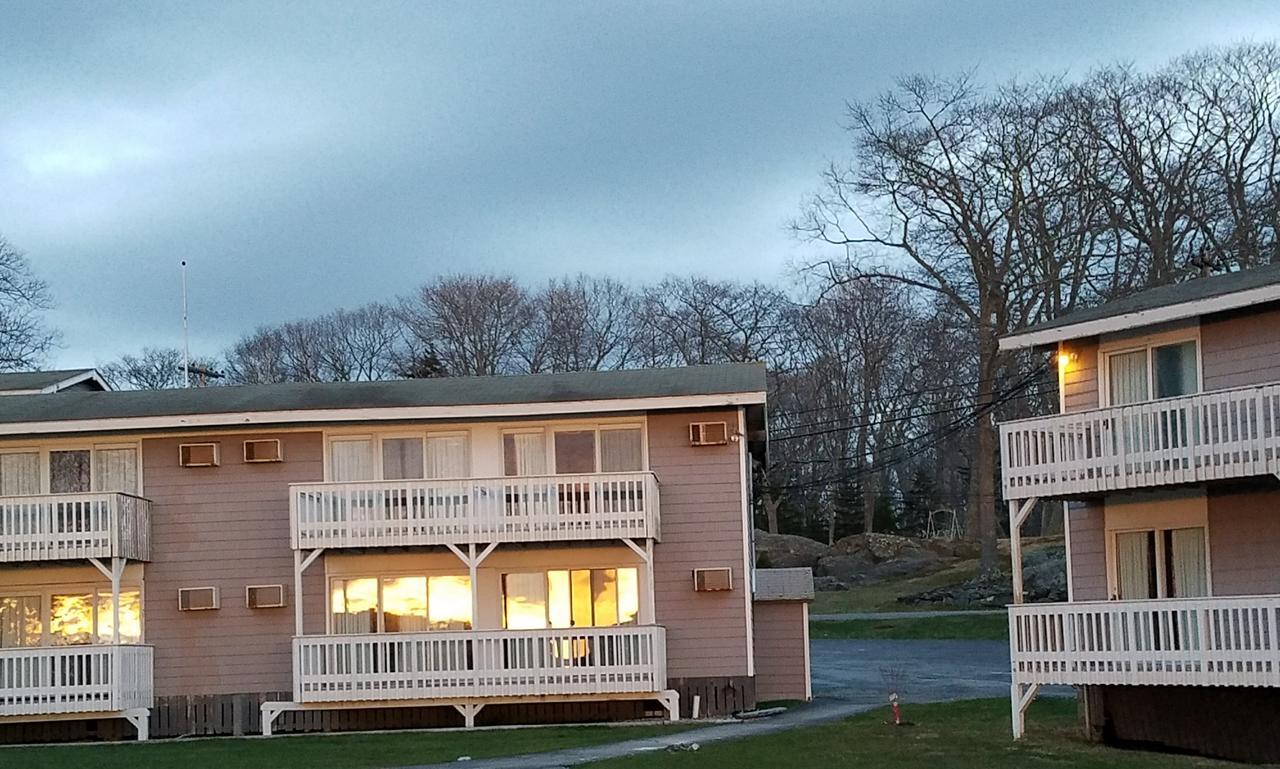 Smugglers Cove Inn Dayville Eksteriør bilde